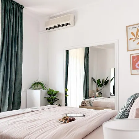 Golden Nest - M&n Apartament *