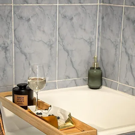 Golden Nest - M&n * Bukarest