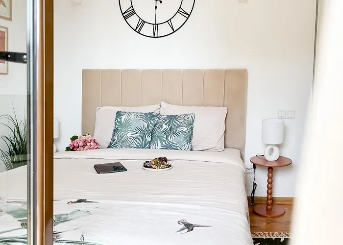 Golden Nest - M&n