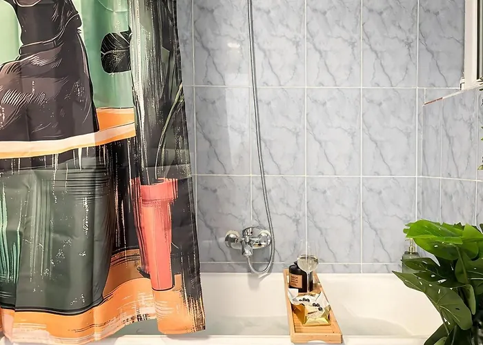 Golden Nest - M&n *